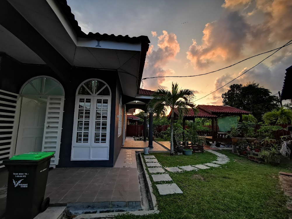 Homestay Corner Lot Taman Aman