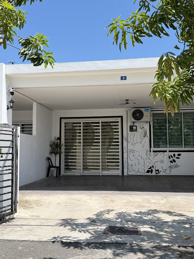 KAKNIS HOMESTAY KANGAR