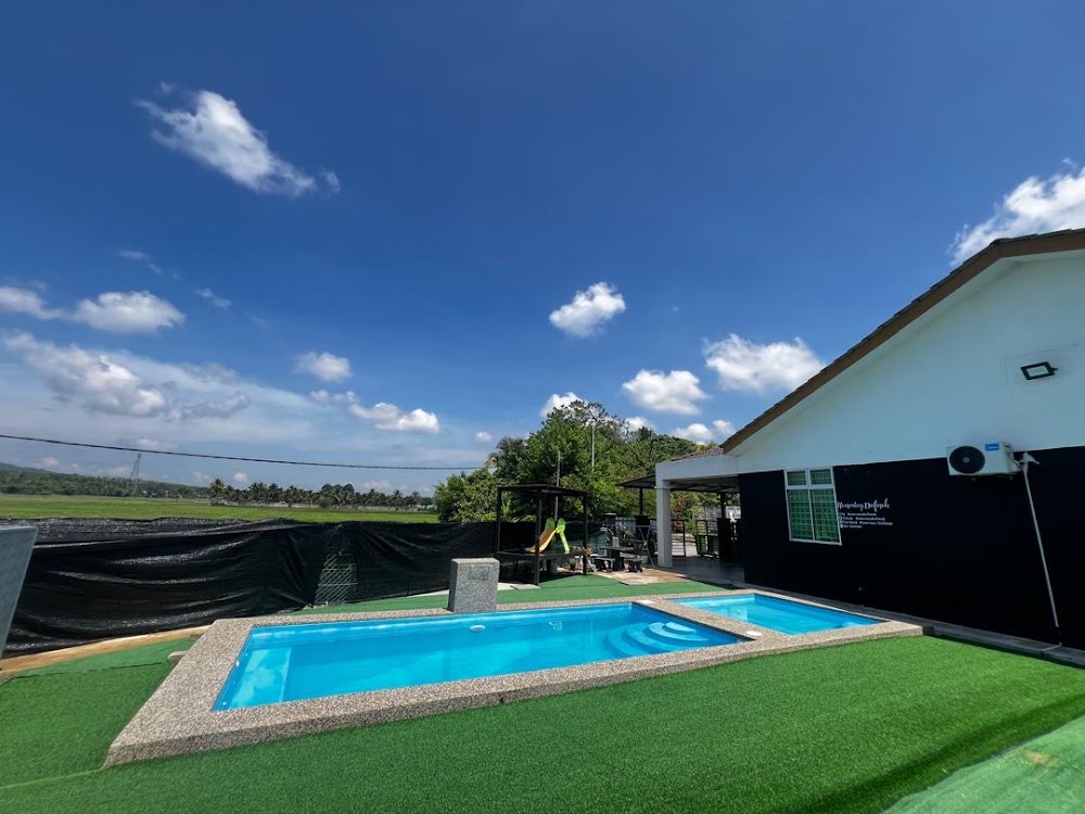 HOMESTAY DAFINAH WITH SWIMMING POOL