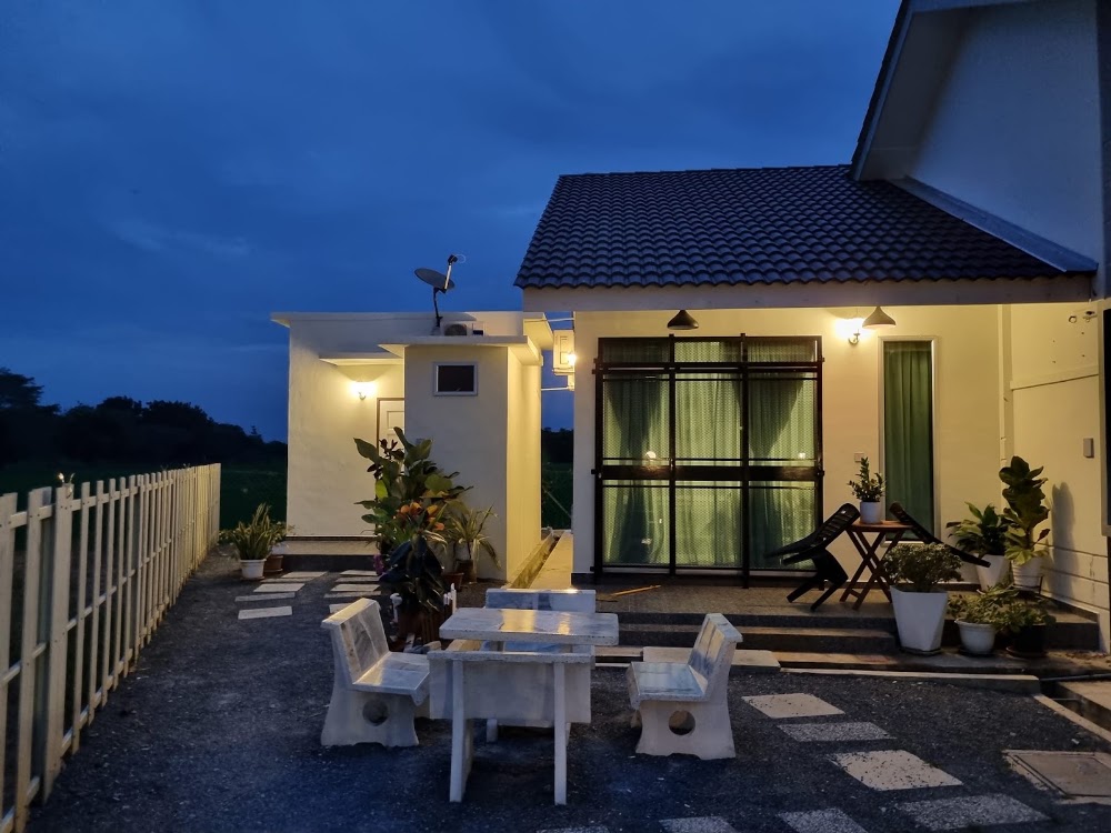 Rumah Tepi Sawah
