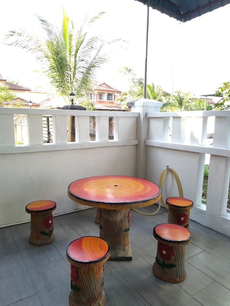 LIA HOMESTAY SERI ISKANDAR ( muslim only)