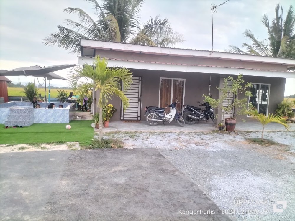 ROOMESTAY PAKDIN KEBUN HARUMANIS