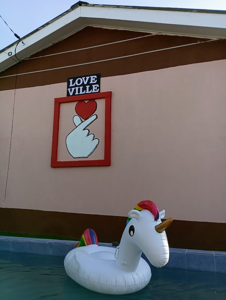 Homestay private pool Loveville Menglembu