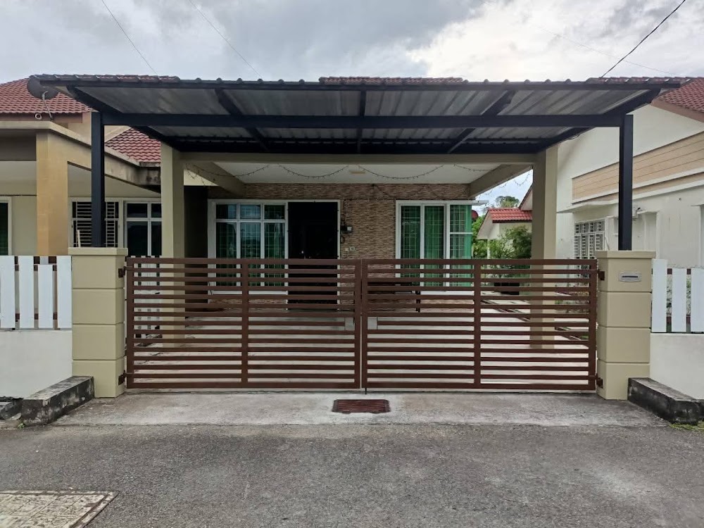 D'Zana Homestay (Semi D Budriah)