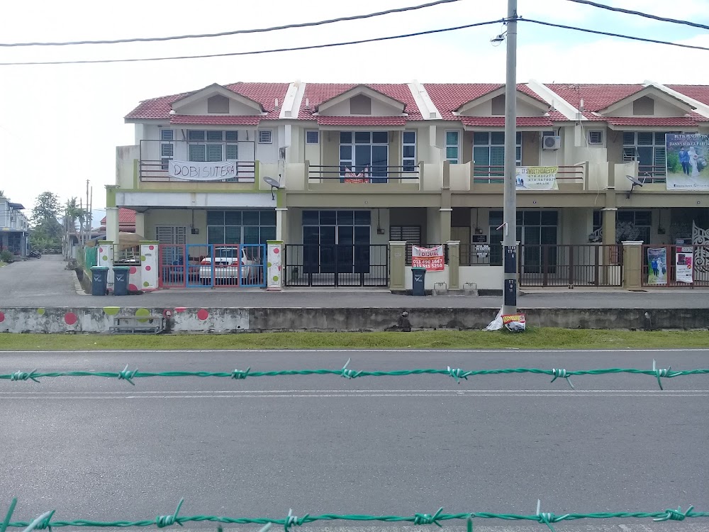 33 A TamanTanjung Homestay